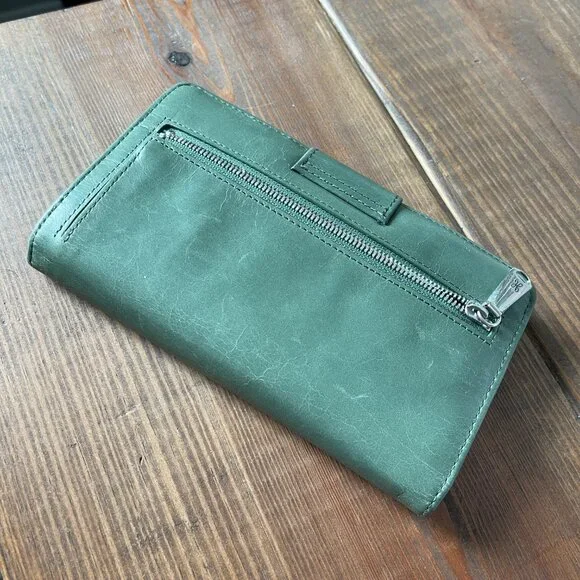 Hobo International Vintage Collection Danette Wallet Wristlet Moss Sage Green - Picture 2 of 8